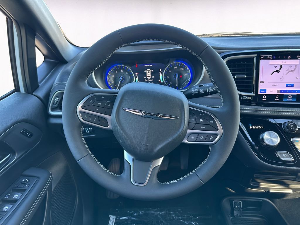New 2026 Chrysler Pacifica Select image 12