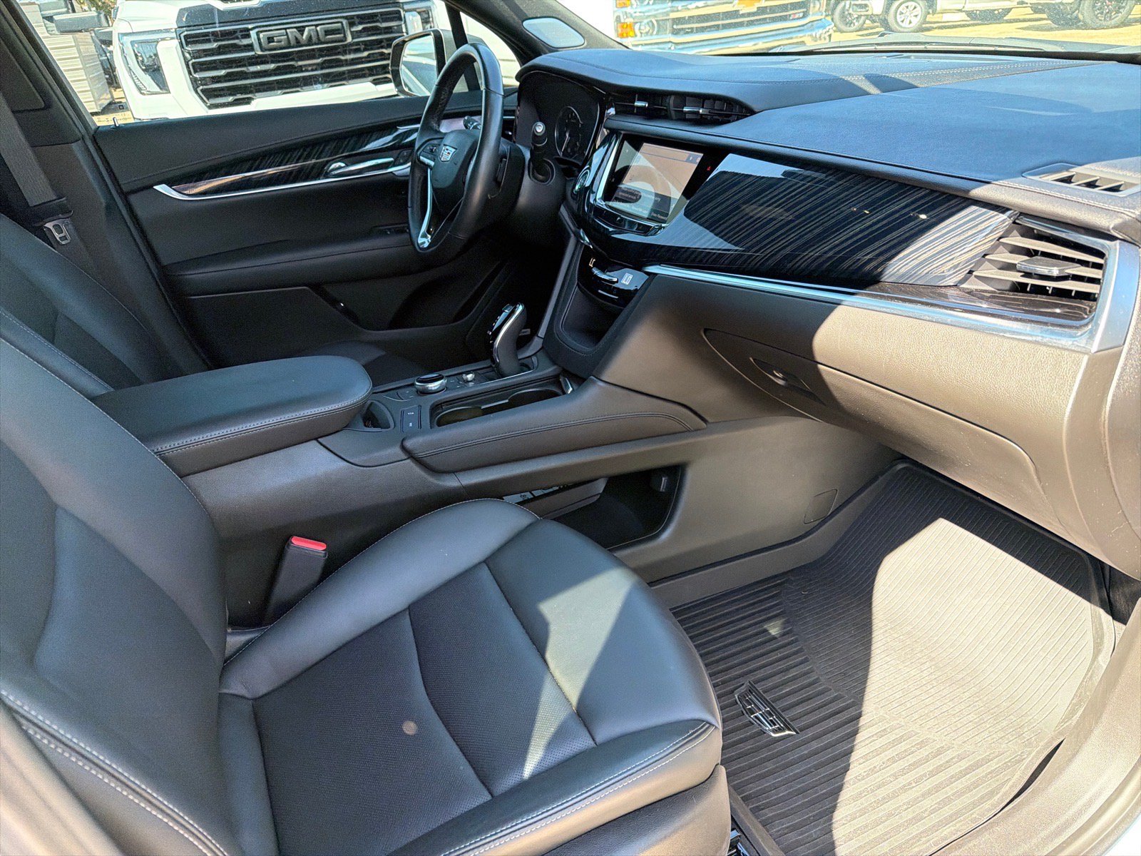Used 2024 Cadillac XT6 Premium Luxury AWD/4WD image 14