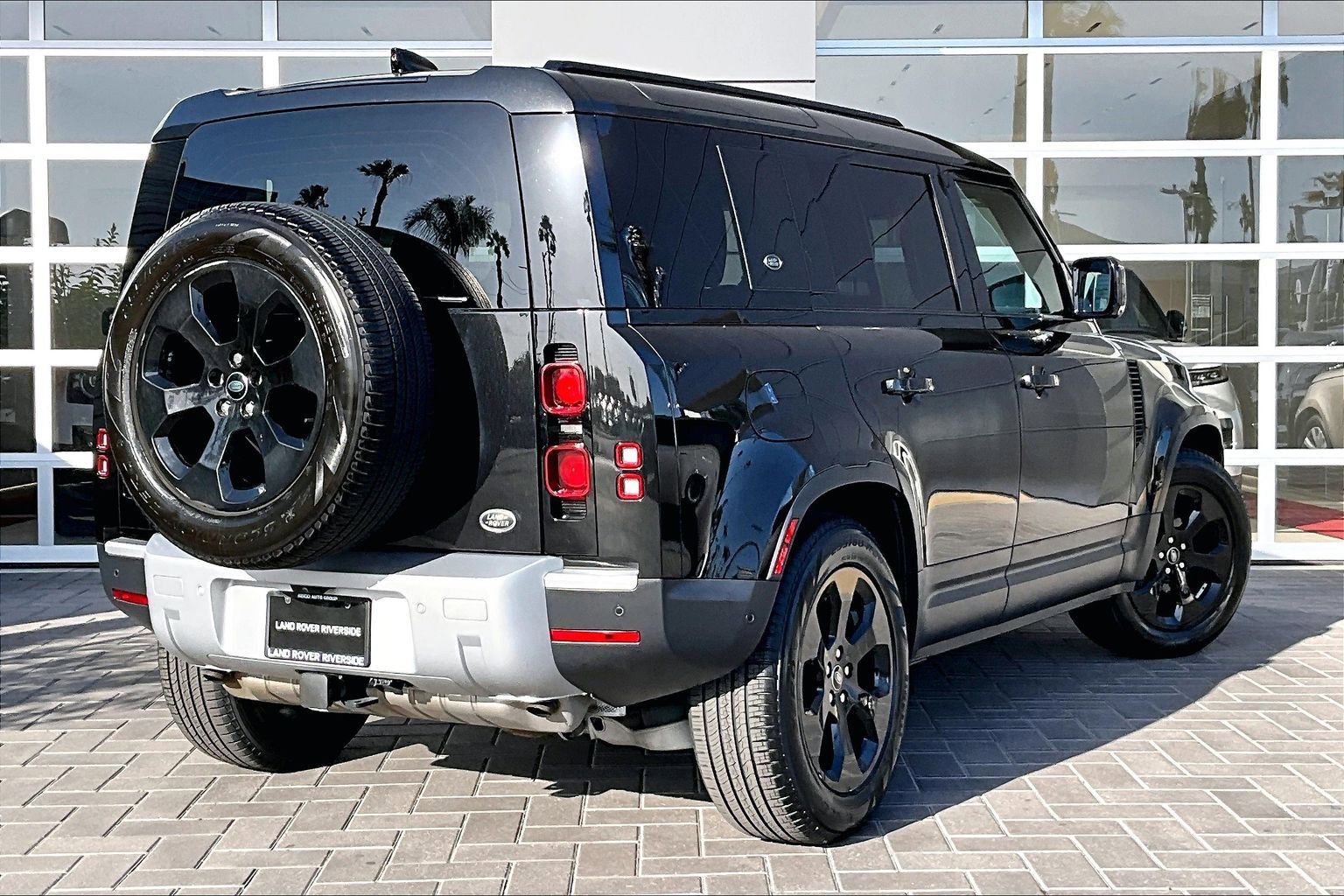 Certified 2022 Land Rover Defender 110 S AWD/4WD image 13