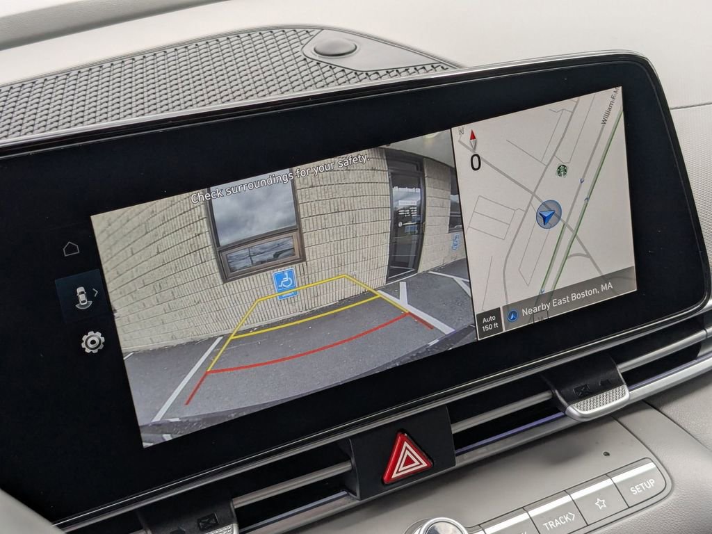 Used 2025 Hyundai Elantra SEL image 21