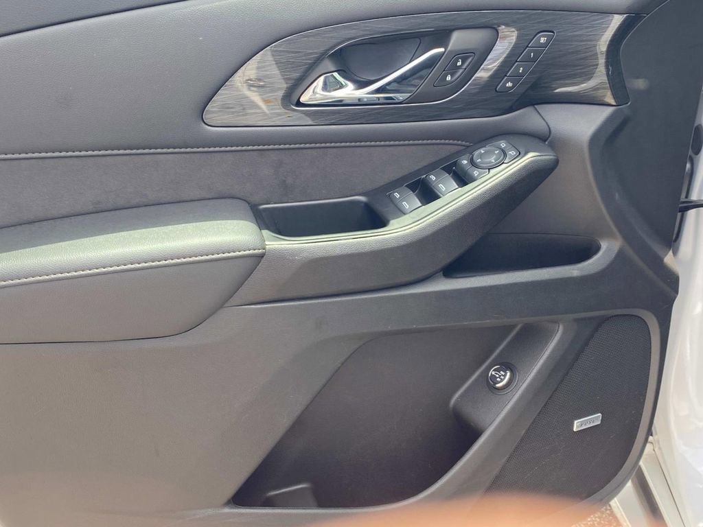 Used 2023 Chevrolet Traverse High Country image 11