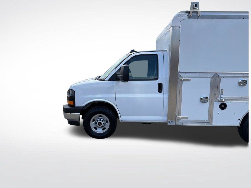 New 2026 GMC Savana 3500 w/ Power Convenience Package RWD image 21