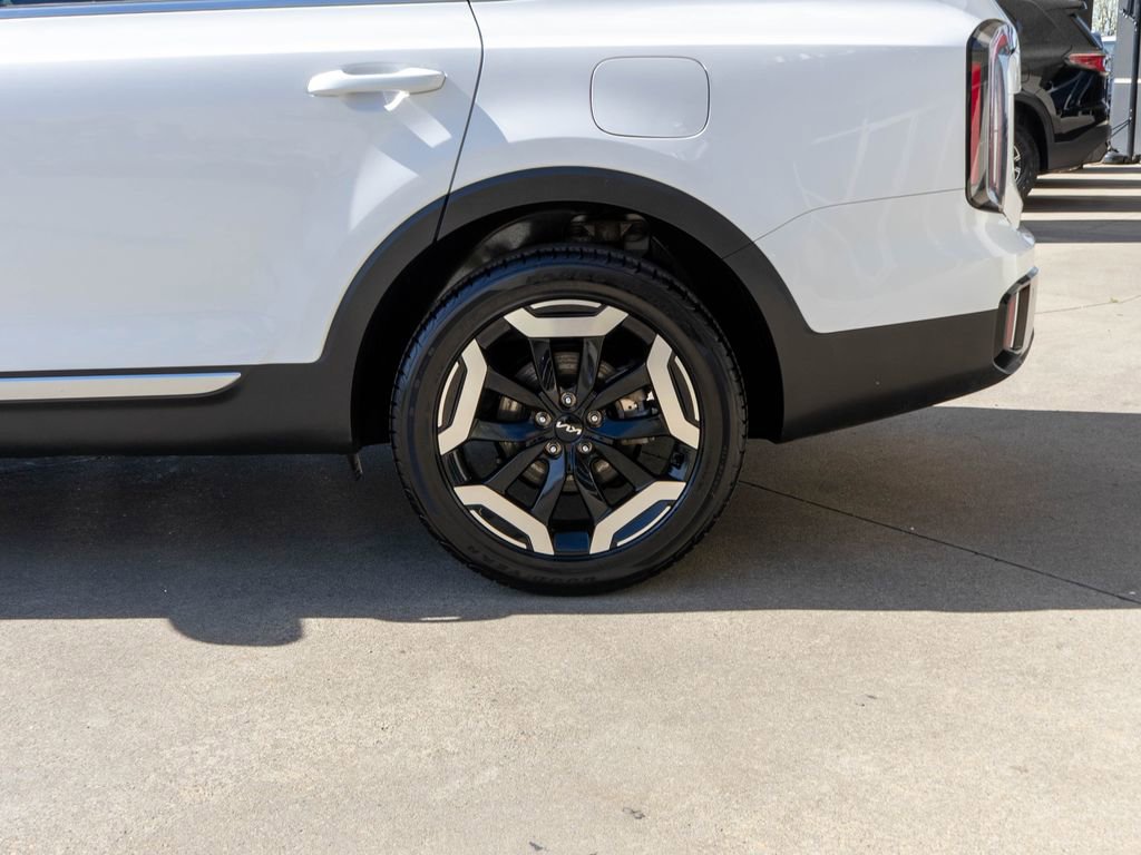 Certified 2023 Kia Telluride EX w/ EX Captain's Chair Package FWD image 32