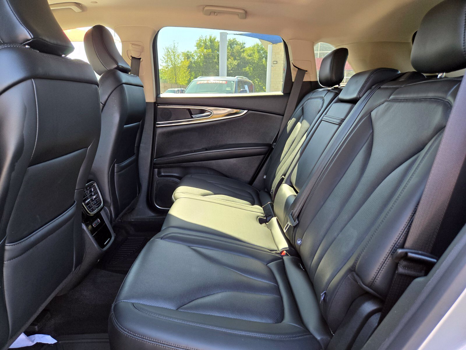Used 2023 Lincoln Nautilus Reserve w/ Cargo Utility Package AWD/4WD image 13