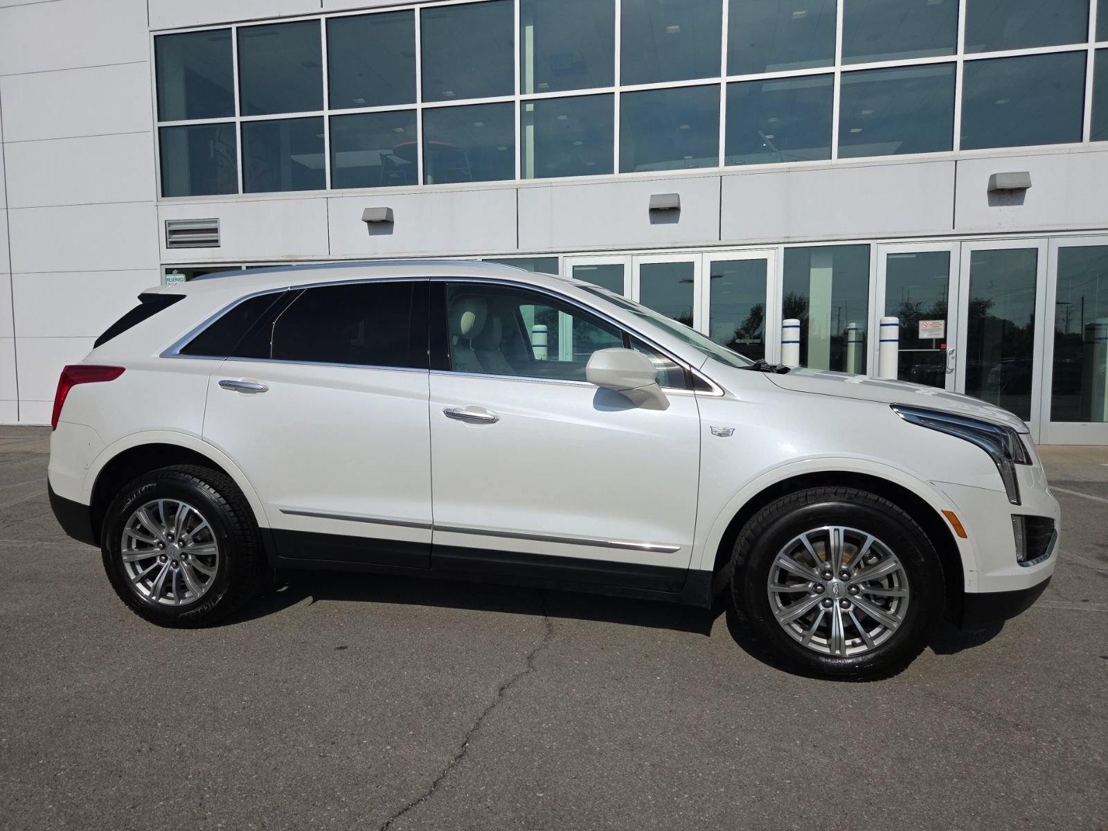 Used 2019 Cadillac XT5 Luxury FWD image 3