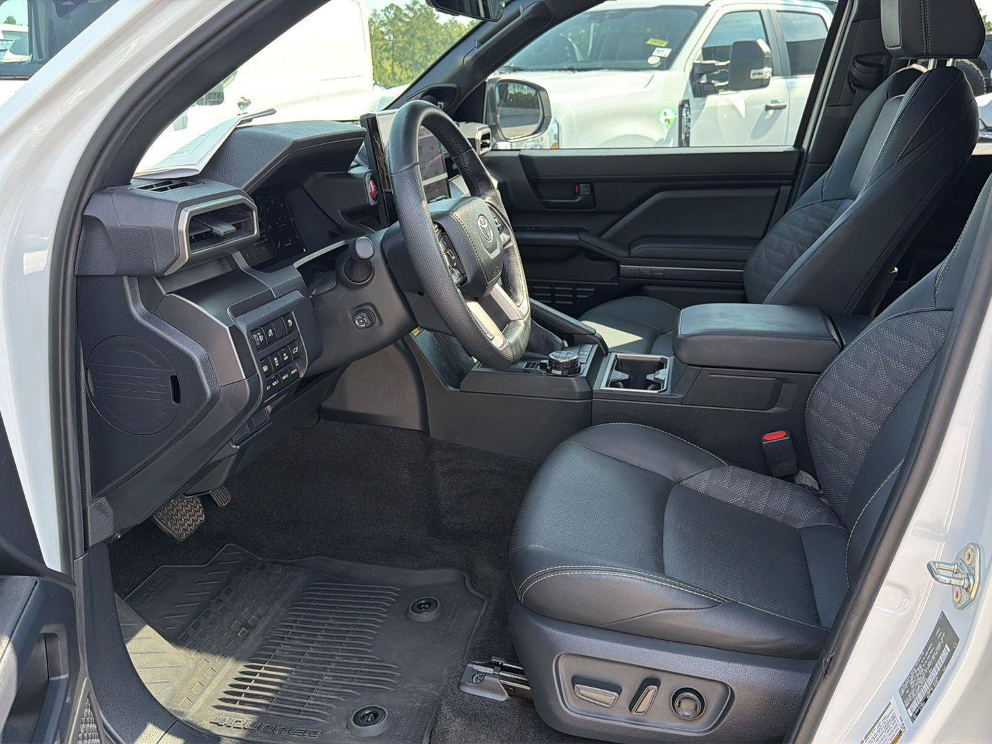 Used 2025 Toyota 4Runner TRD Off-Road Premium AWD/4WD image 10