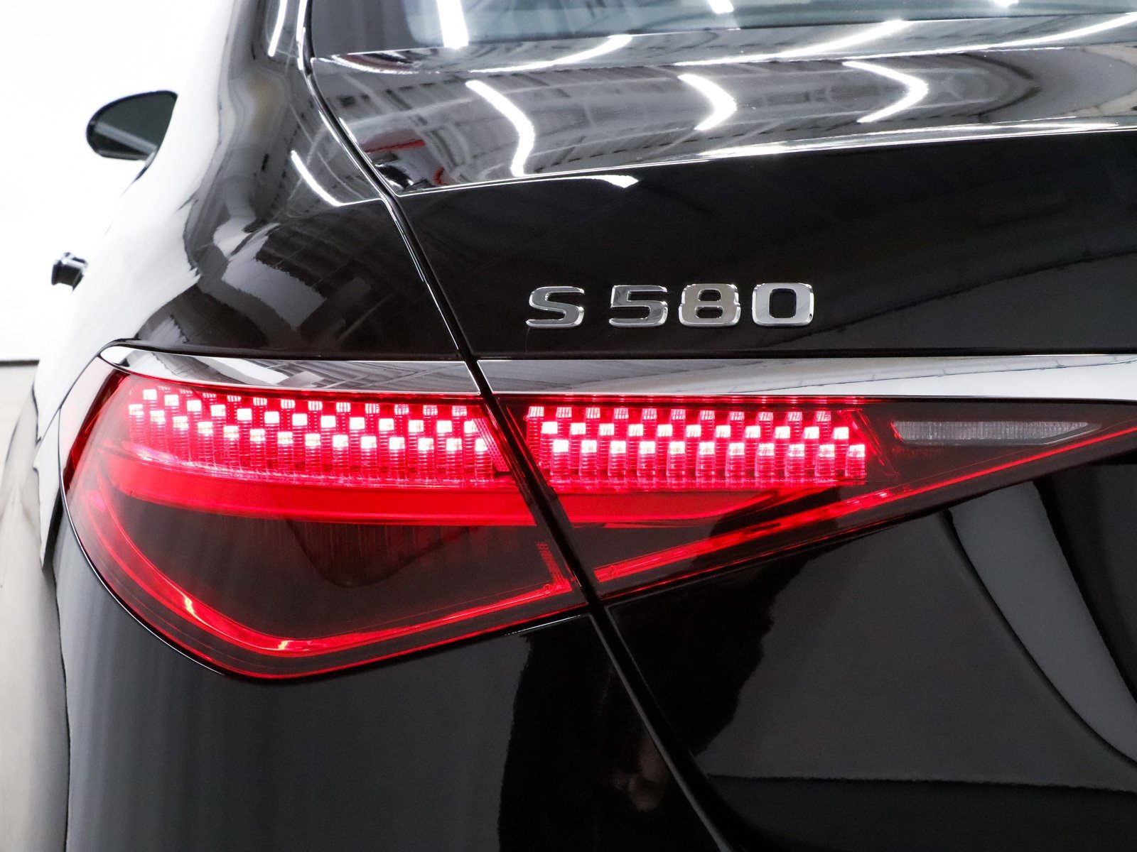 Used 2025 Mercedes-Benz S 580 4MATIC Sedan image 51