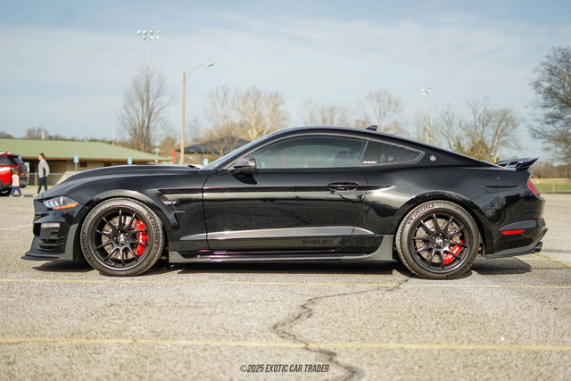 Used 2022 Ford Mustang GT Premium w/ GT Performance Package RWD image 3