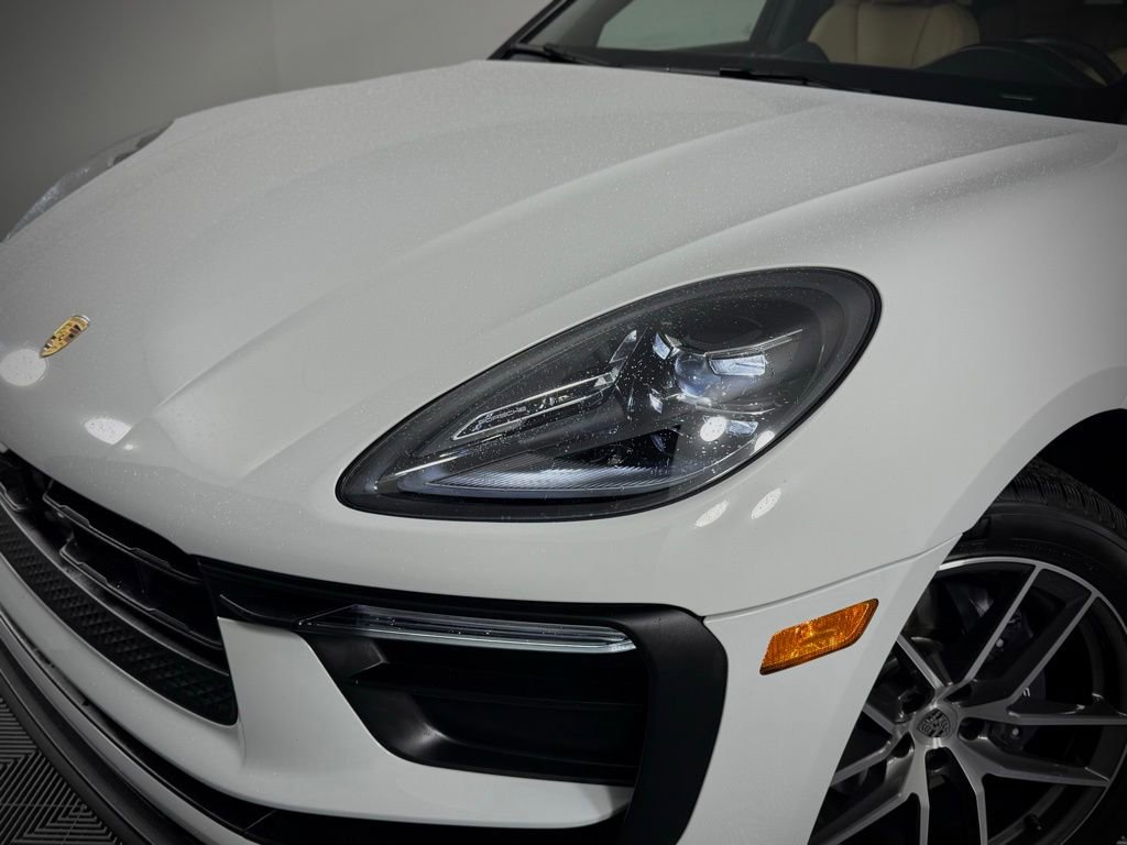Certified 2024 Porsche Macan AWD/4WD image 11