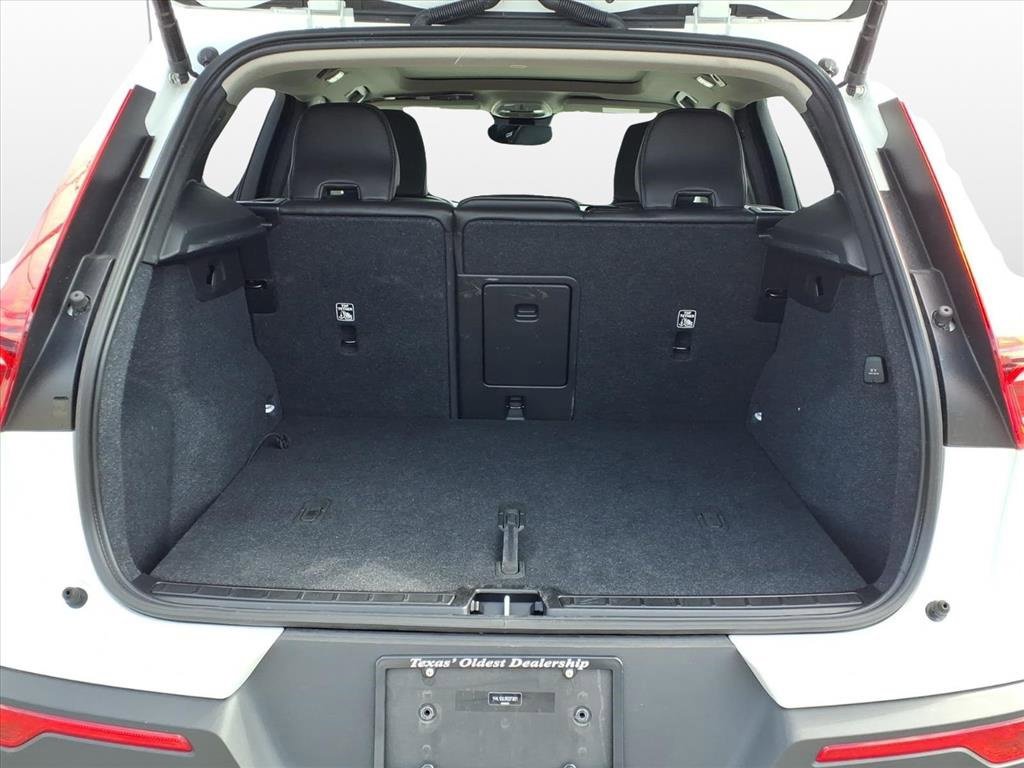 Used 2024 Volvo XC40 B5 Plus w/ Climate Package image 10