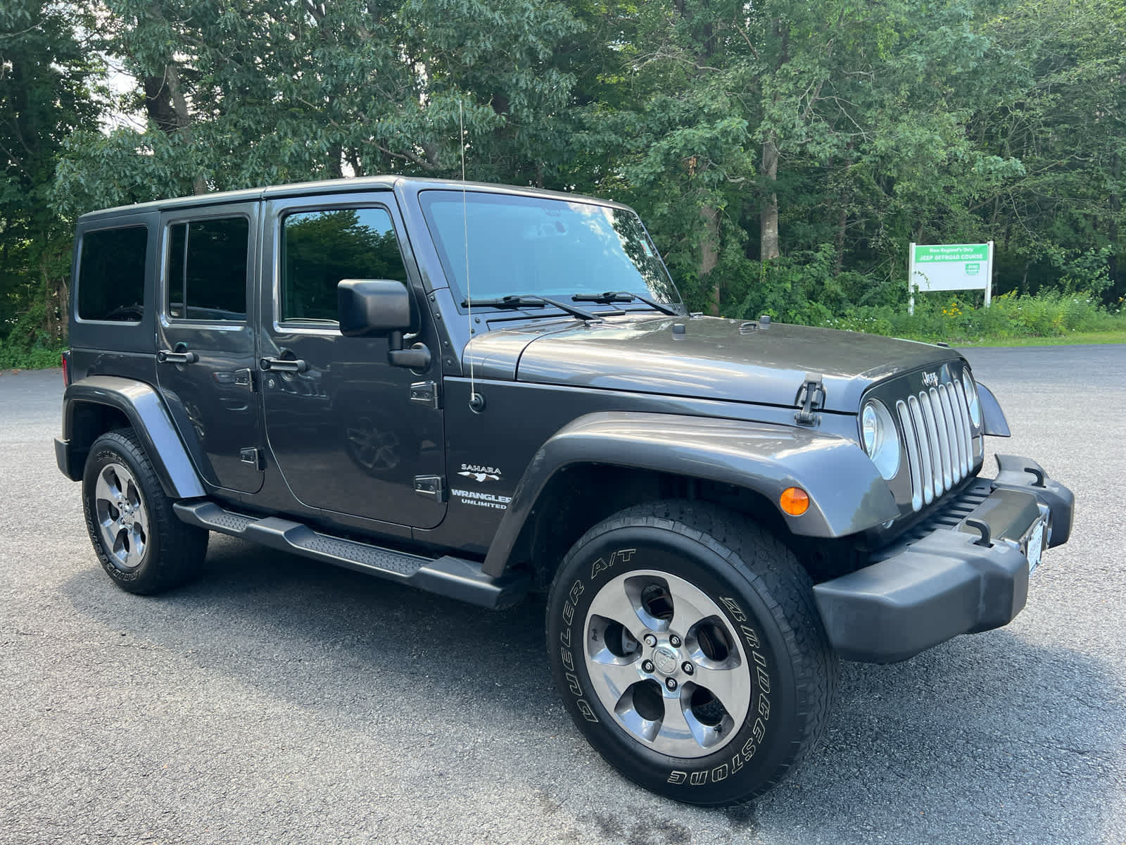 Used 2017 Jeep Wrangler Unlimited Sahara w/ Connectivity Group AWD/4WD image 3