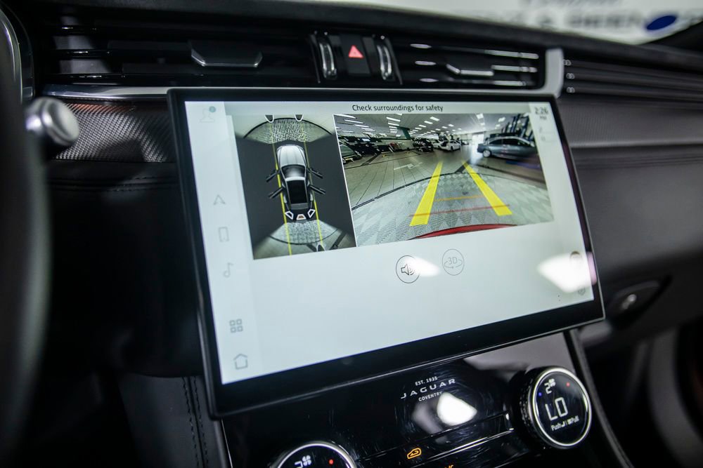 Used 2021 Jaguar F-PACE SVR image 32