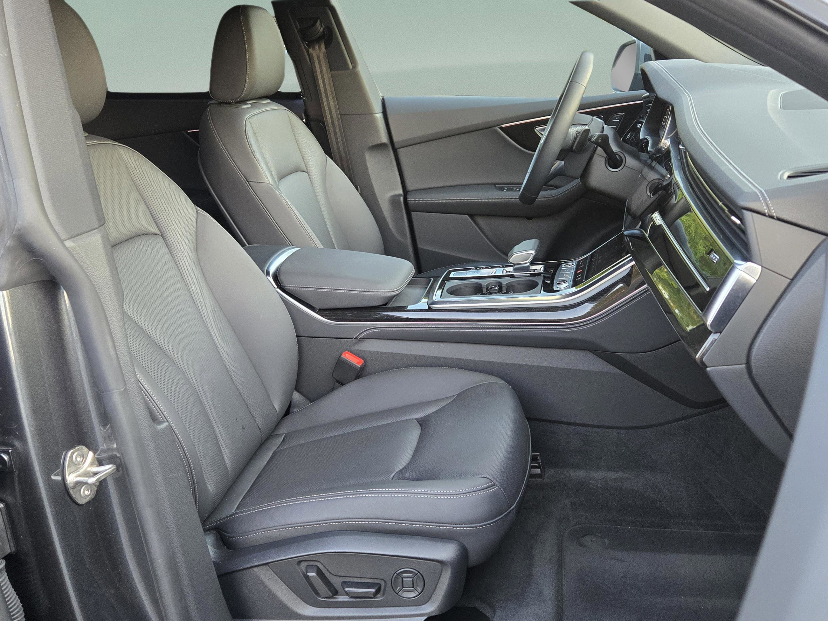 Certified 2025 Audi Q8 Premium Plus w/ Premium Plus Package AWD/4WD image 16