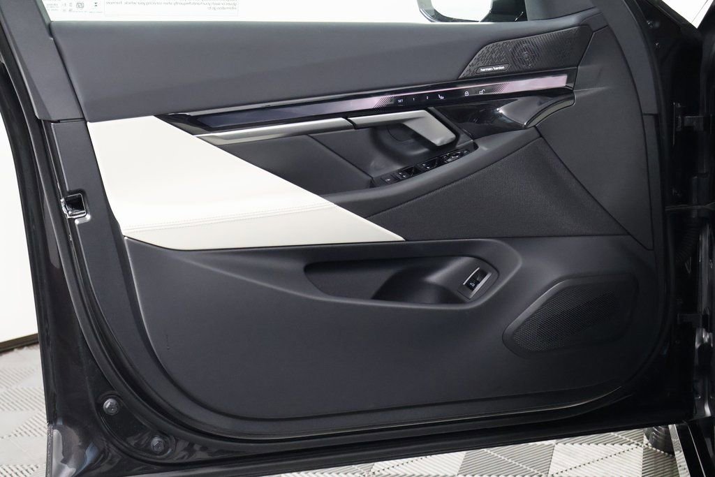 New 2026 BMW i5 eDrive40 w/ M Sport Package image 7