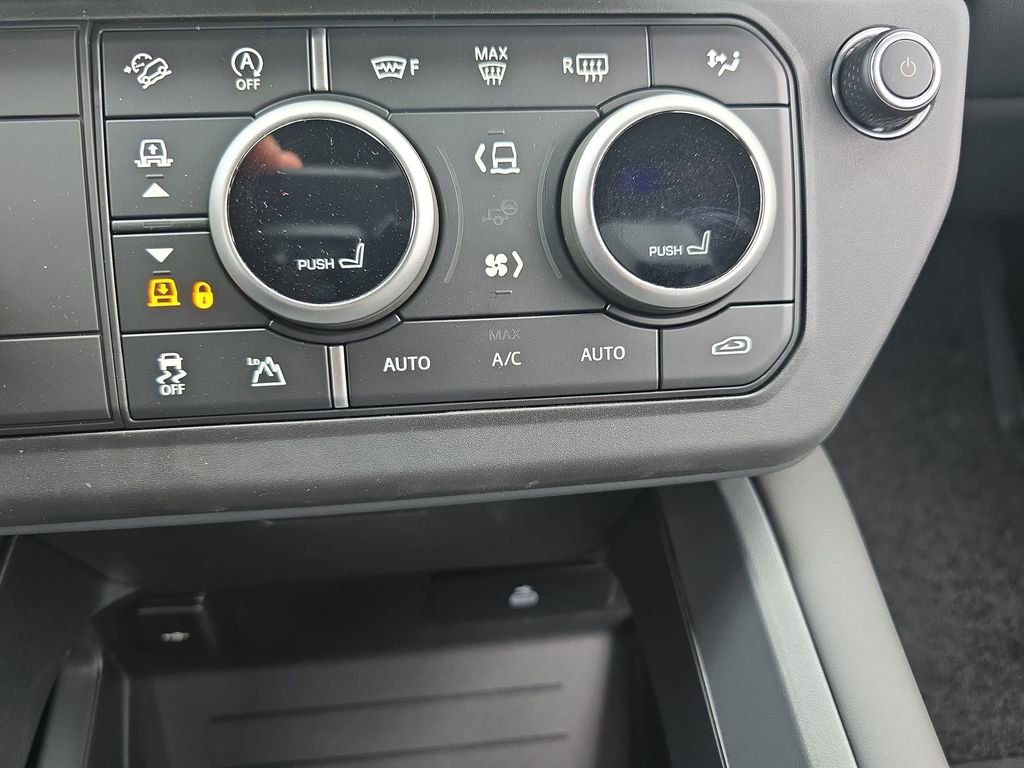 New 2026 Land Rover Defender 110 X-Dynamic SE image 24