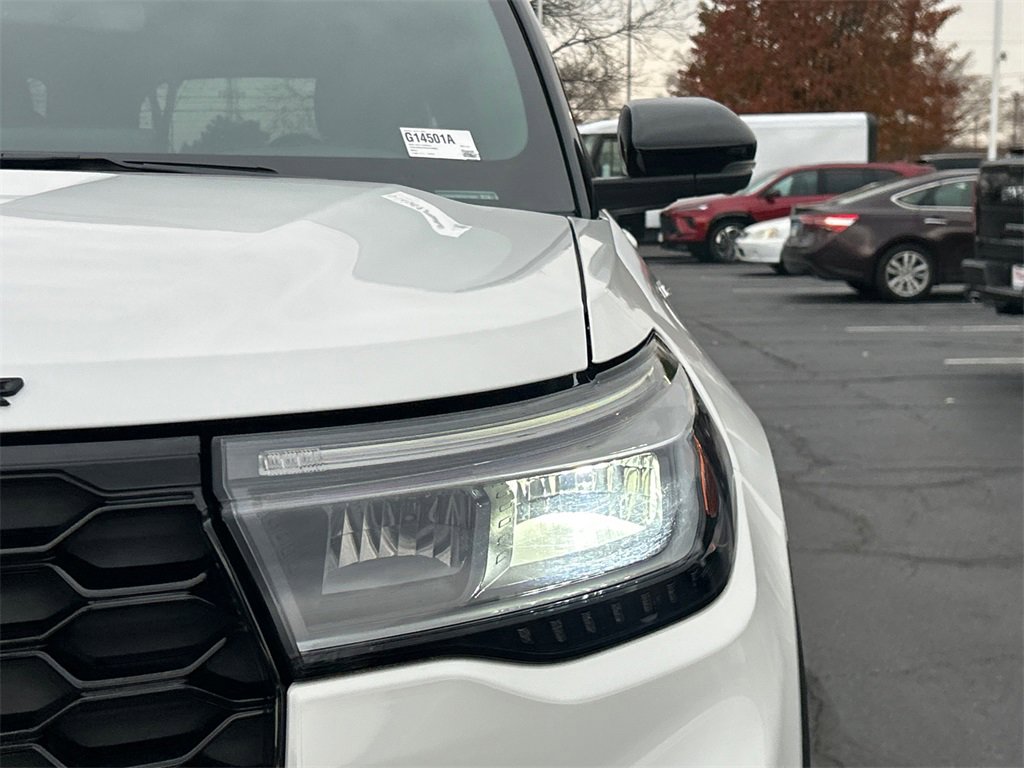 Used 2025 Ford Explorer ST-Line w/ Premium Package image 10