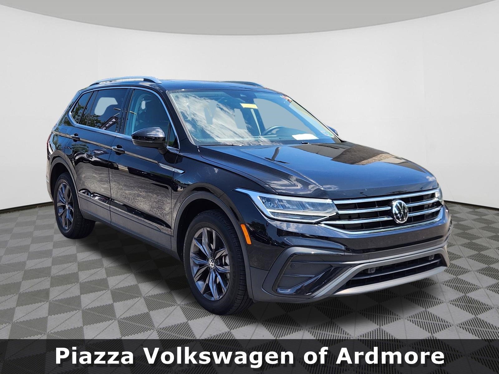 Certified 2023 Volkswagen Tiguan SE w/ Panoramic Sunroof Package