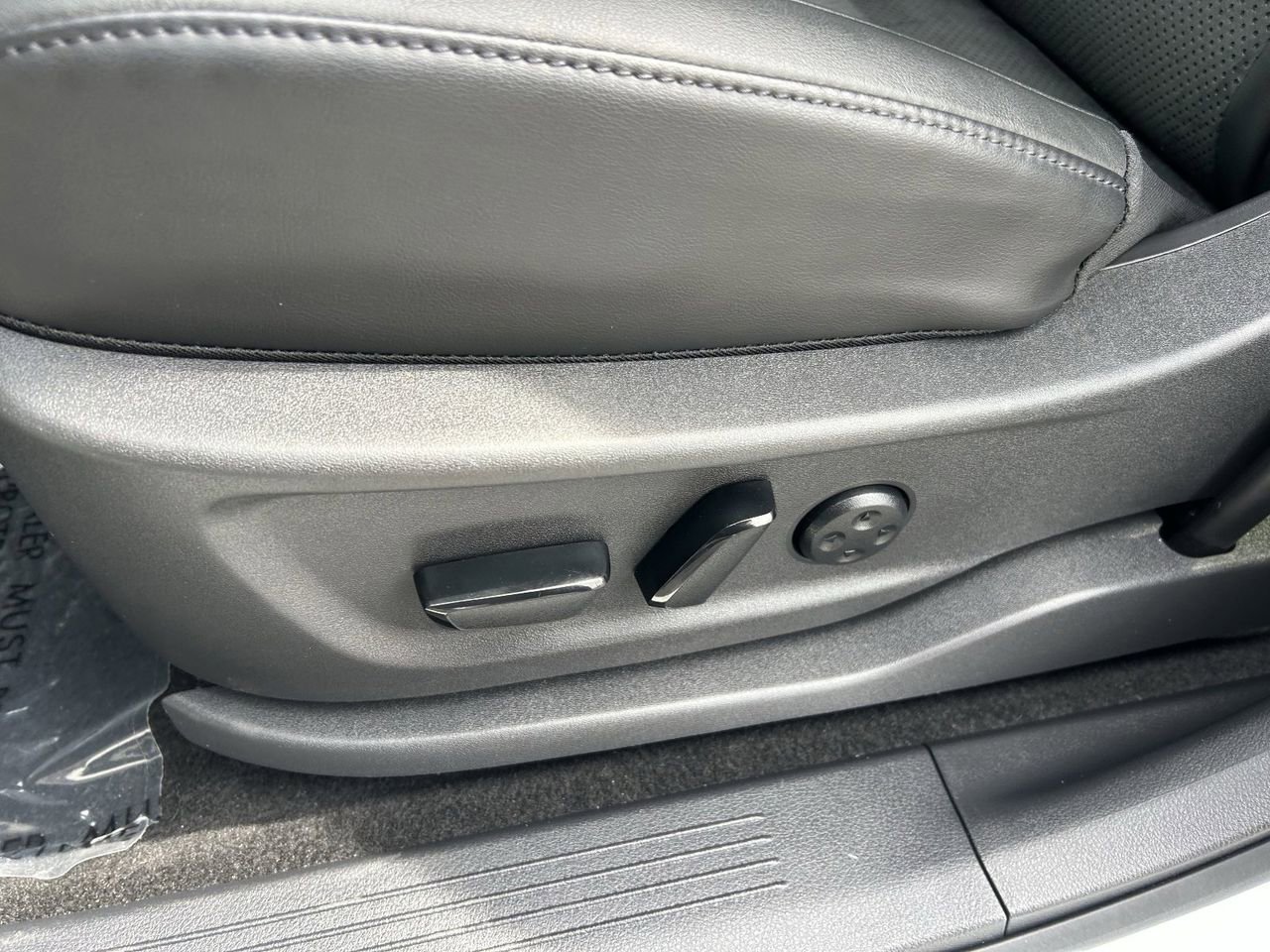 Certified 2025 Nissan Ariya FWD image 28