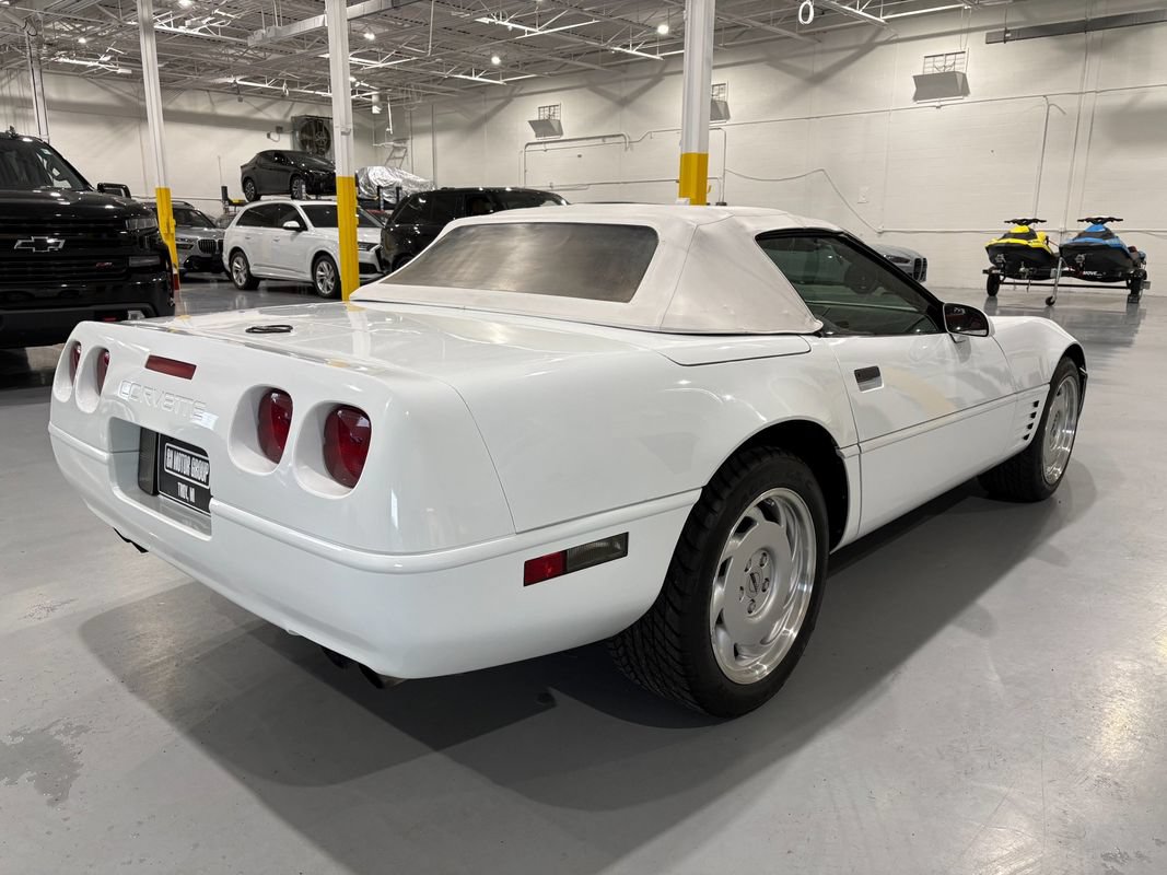 Used 1991 Chevrolet Corvette Convertible RWD image 7