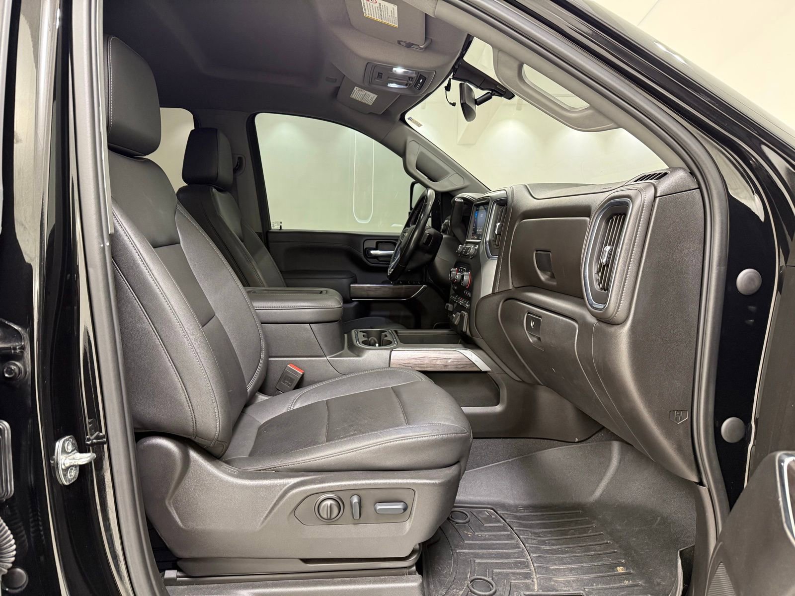 Used 2022 Chevrolet Silverado 2500 LTZ w/ LTZ Convenience Package image 34