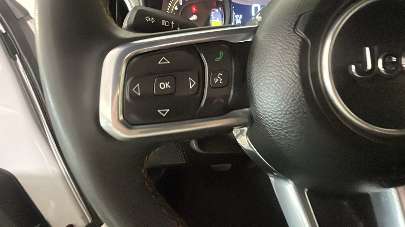 Used 2024 Jeep Wrangler Unlimited Sahara AWD/4WD image 17