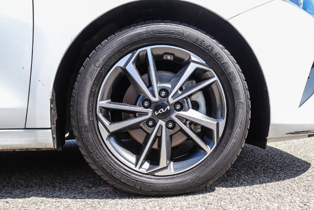 Used 2022 Kia Forte LXS w/ LXS Technology Package FWD image 11