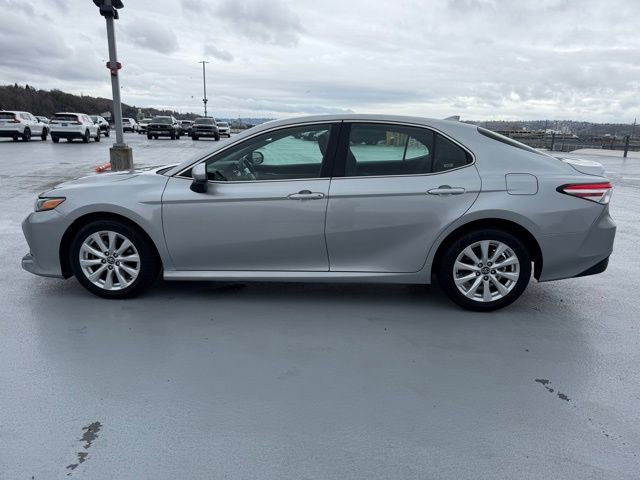 Used 2020 Toyota Camry LE image 2