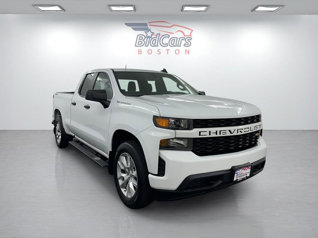Used 2020 Chevrolet Silverado 1500 Custom w/ Custom Value Package image 3