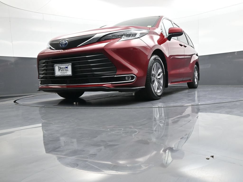 Certified 2022 Toyota Sienna XLE AWD/4WD image 28