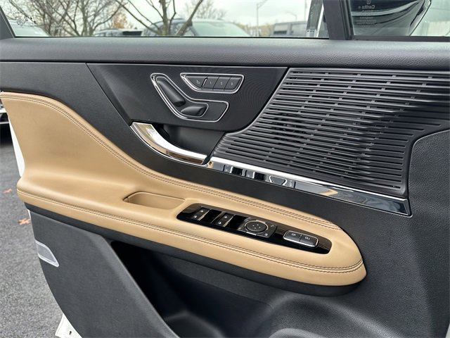 Certified 2022 Lincoln Corsair Reserve w/ Equipment Group 201A image 31