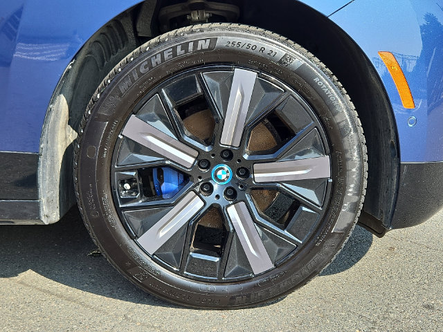 Used 2024 BMW iX xDrive50 w/ Sport Package AWD/4WD image 9