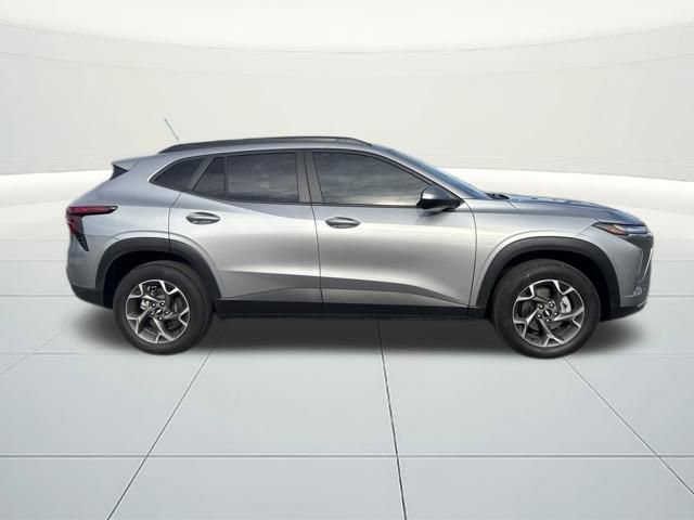 Used 2025 Chevrolet Trax LT w/ Driver Confidence Package image 9