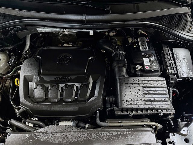Used 2020 Volkswagen Tiguan SE w/ Panoramic Sunroof Package image 9
