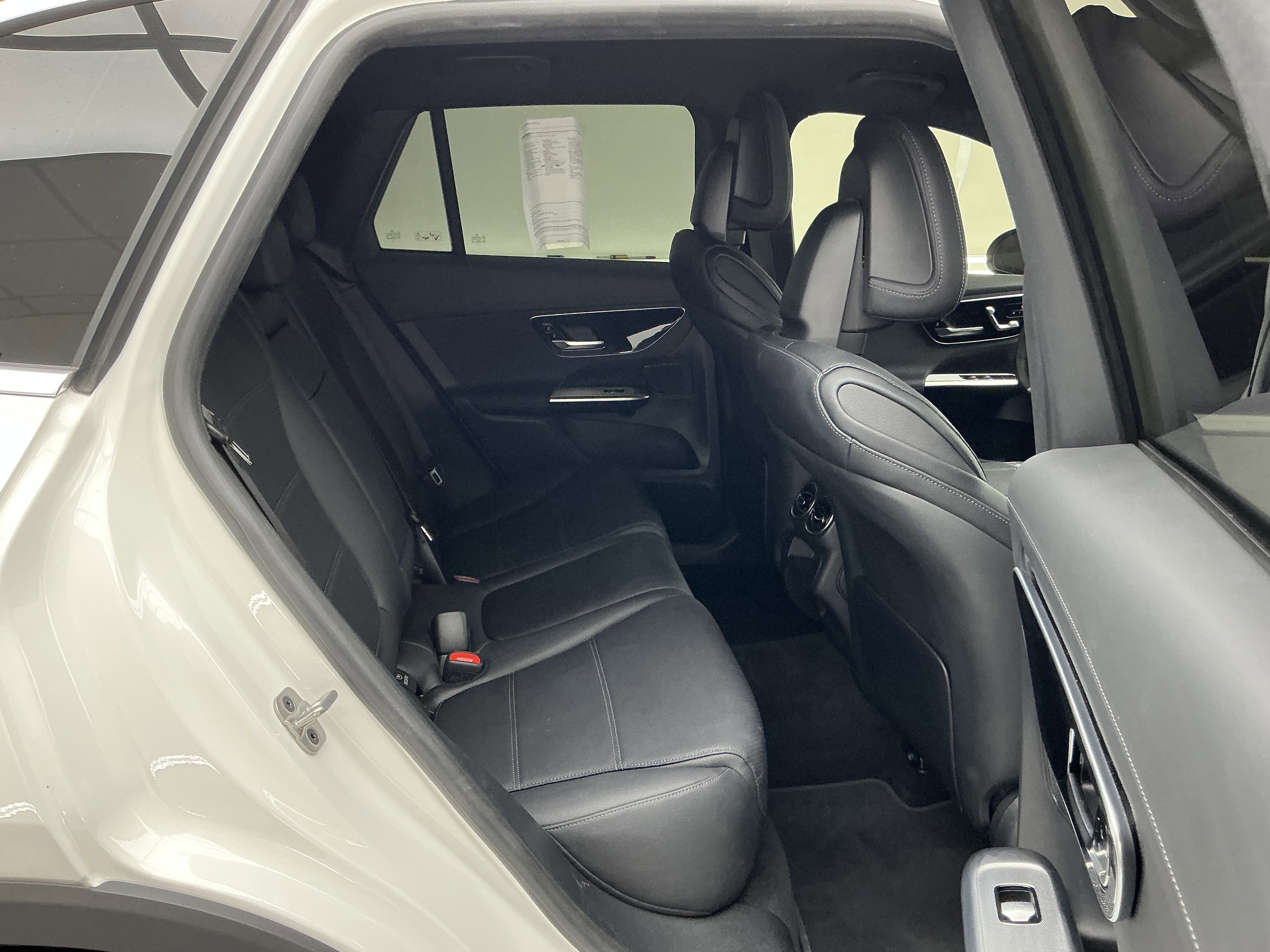 Used 2024 Mercedes-Benz GLC 300 4MATIC image 22