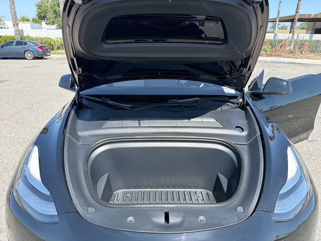 Used 2021 Tesla Model Y Long Range AWD/4WD image 18