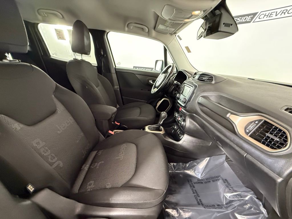 Used 2017 Jeep Renegade Latitude image 16