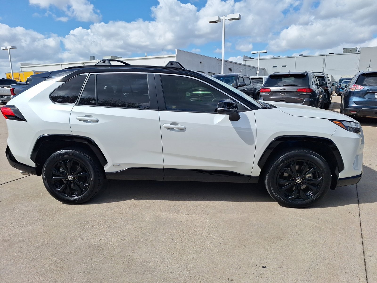 Used 2025 Toyota RAV4 XSE w/ Advanced Technology Package AWD/4WD image 7