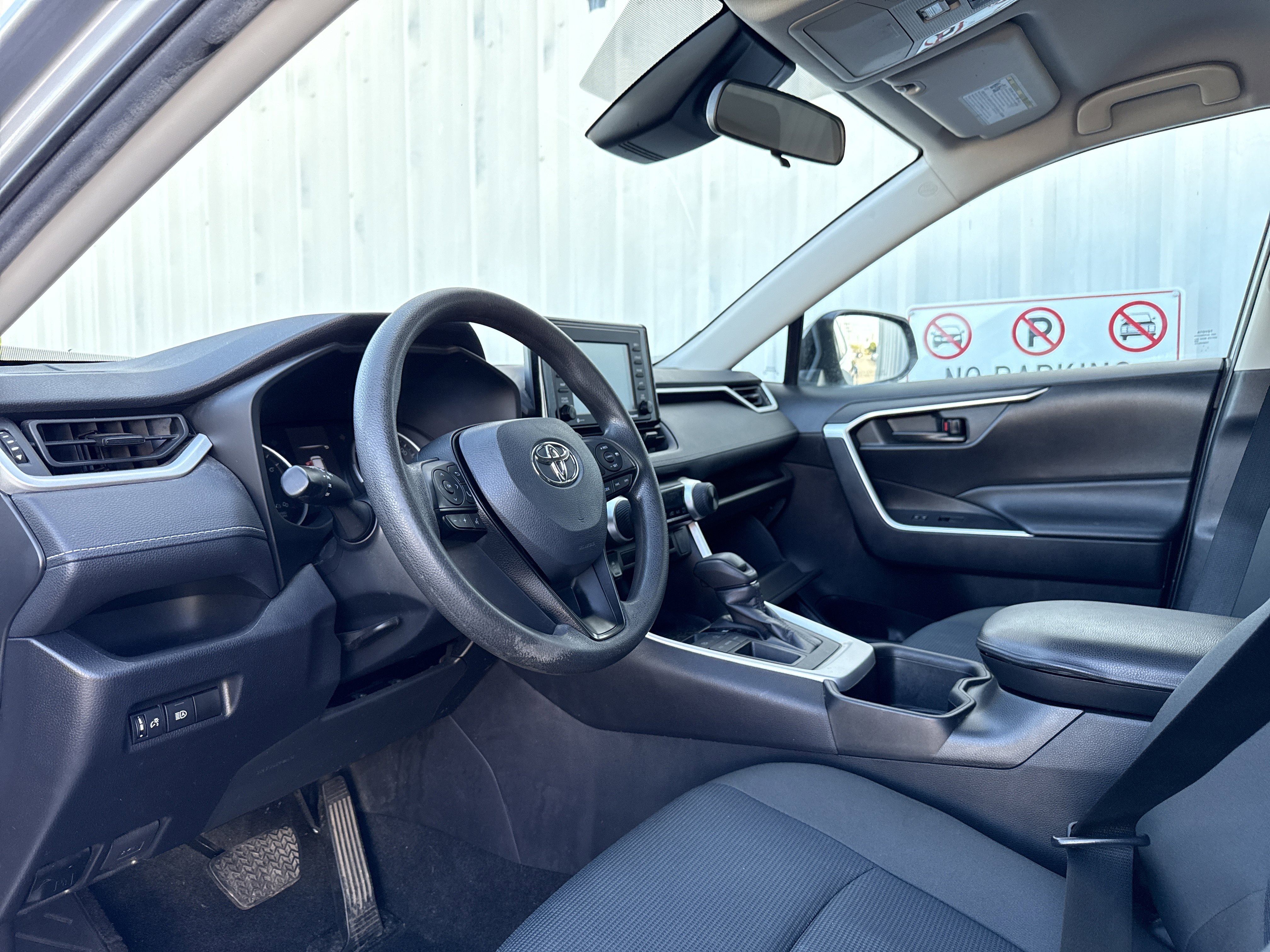 Used 2022 Toyota RAV4 LE image 12