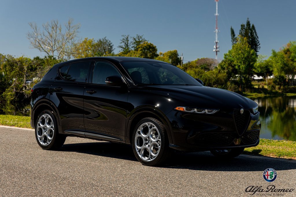 New 2025 Alfa Romeo Tonale w/ Premium Package image 1