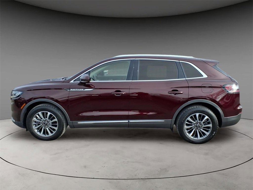 Certified 2023 Lincoln Nautilus AWD image 2