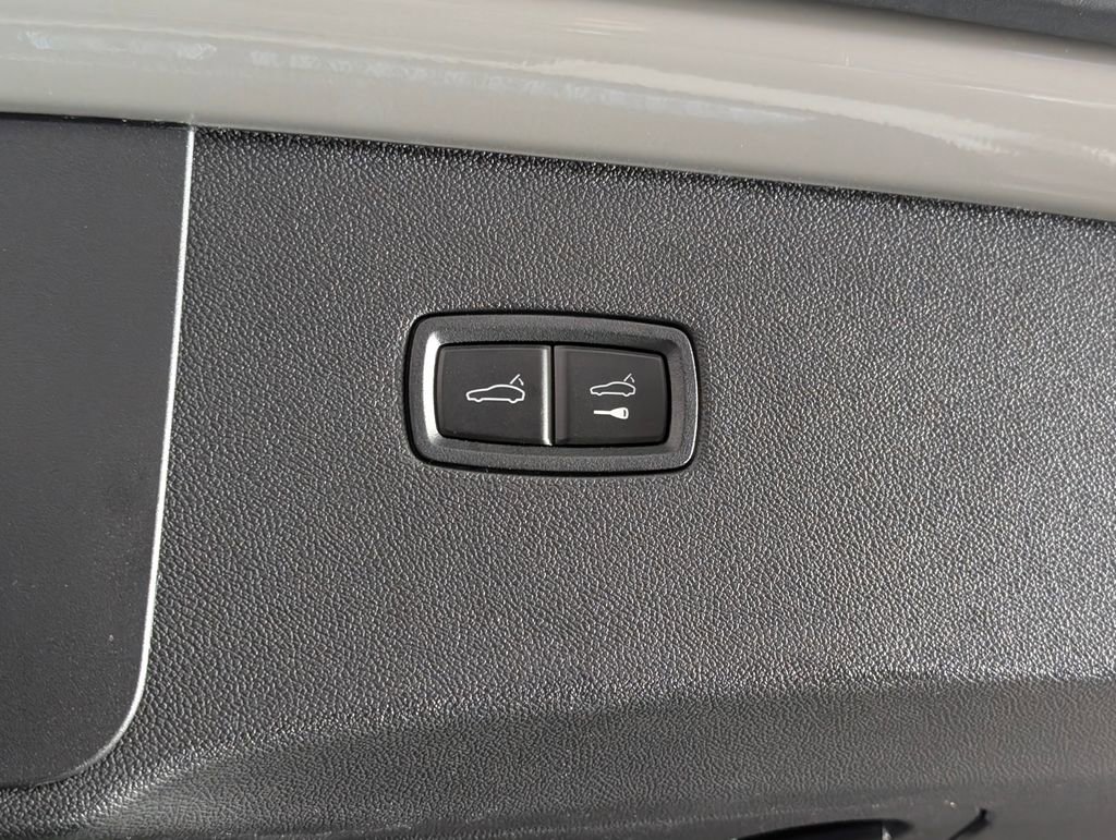 New 2026 Porsche Cayenne GTS image 16