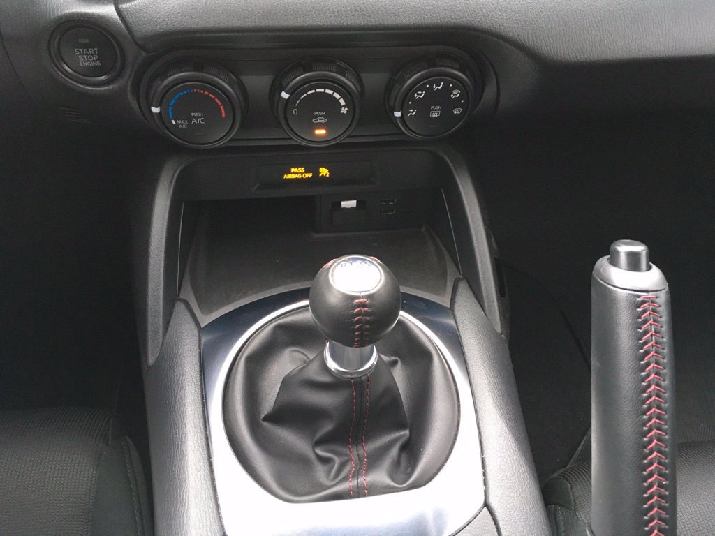 Used 2019 MAZDA MX-5 Miata Sport RWD image 17
