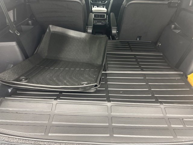 Used 2025 Volkswagen Atlas SEL Premium R-Line image 9