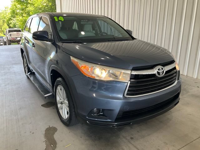 Used 2014 Toyota Highlander LE FWD image 24