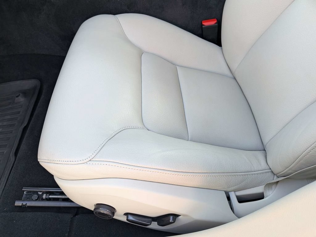 Certified 2024 Volvo S60 B5 Plus w/ Protection Package FWD image 17