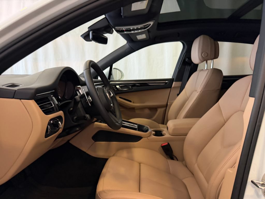 Used 2026 Porsche Macan AWD/4WD image 5