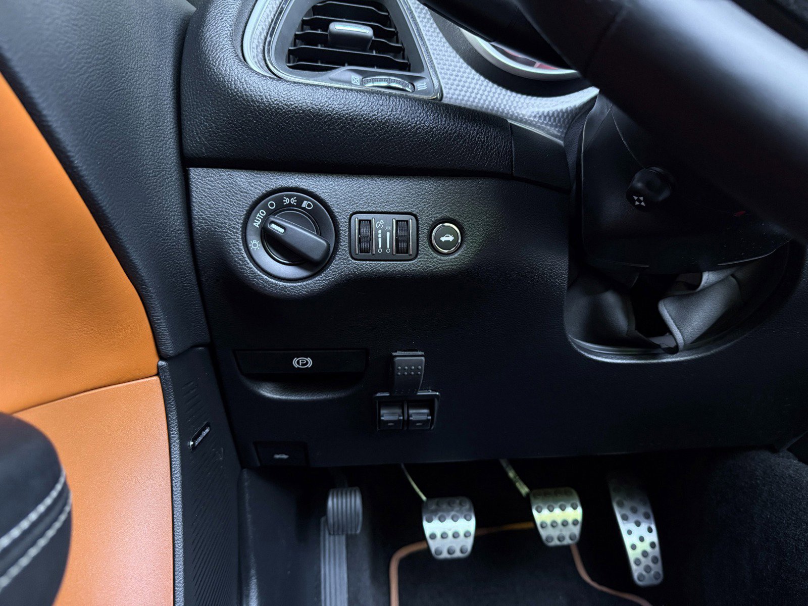 Used 2015 Dodge Challenger SRT Hellcat image 43