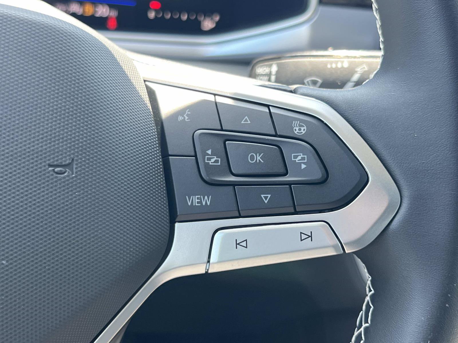 New 2025 Volkswagen Taos SE image 8