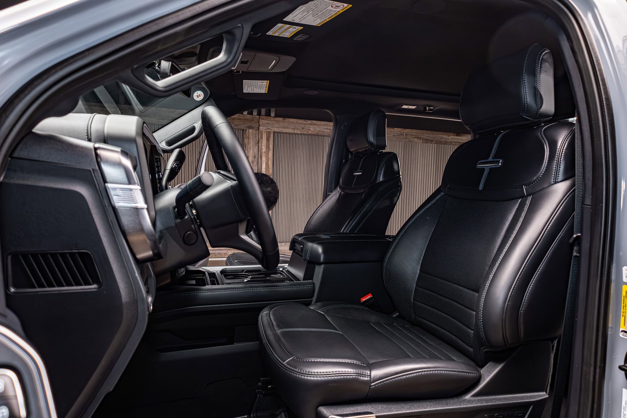 Used 2025 Ford F450 Platinum w/ FX4 Off-Road Package image 21