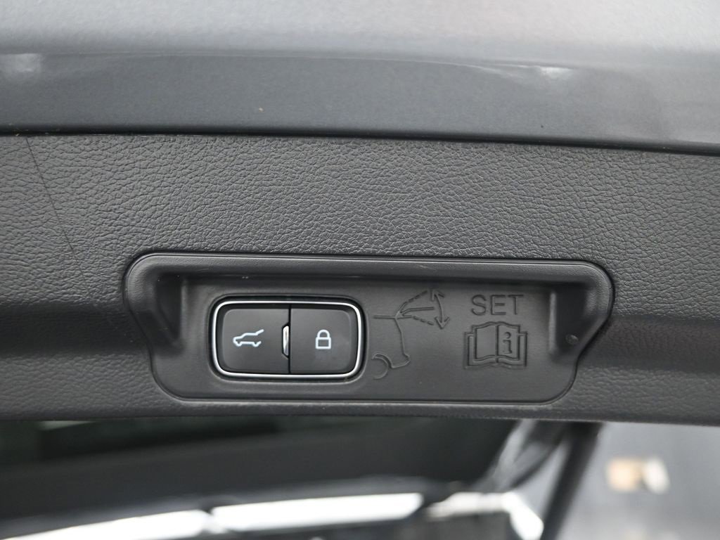 Used 2022 Ford Explorer Limited w/ Equipment Group 301A image 27